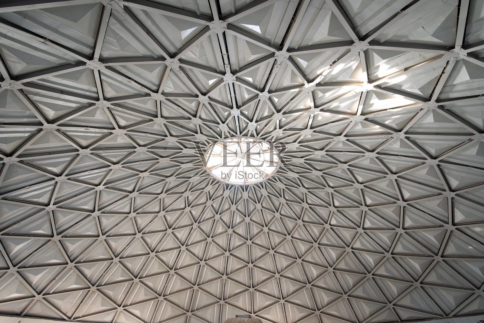 Chorsu食品集市的圆形亭子照片，市场的第二个名字是Eski Zhuva。穹顶是从下面看的。照片摄影图片