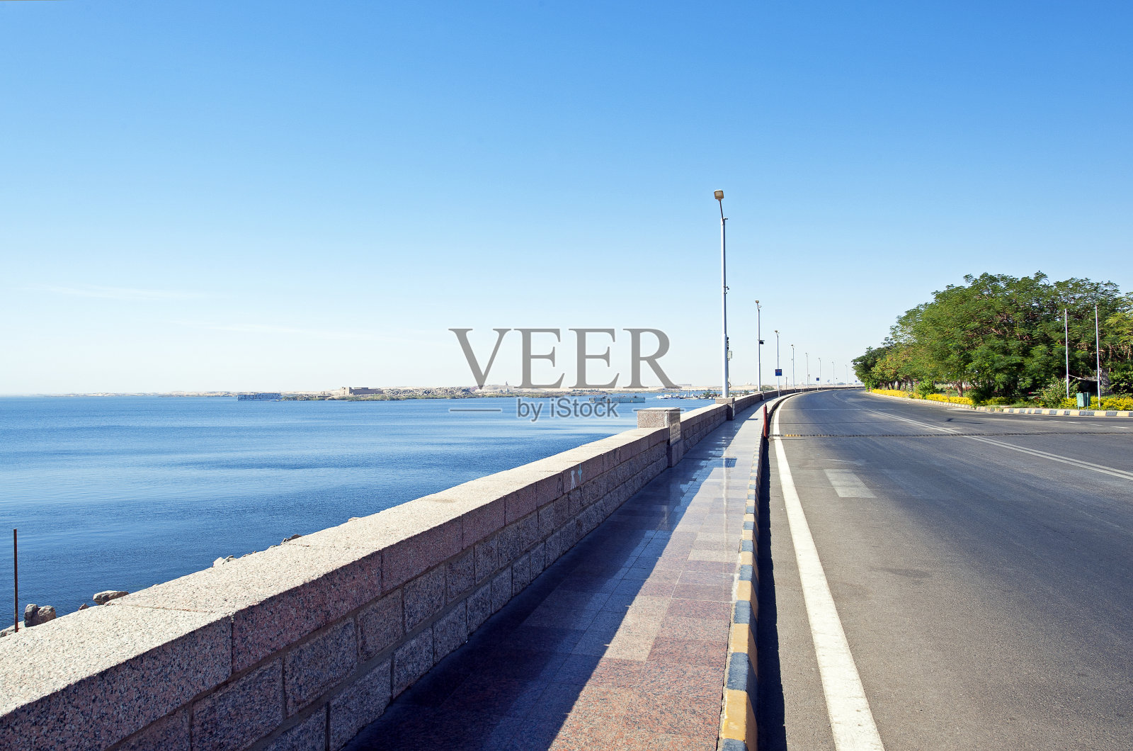 阿斯旺高坝和尼罗河上的纳赛尔湖，阿斯旺，尼罗河，埃及照片摄影图片