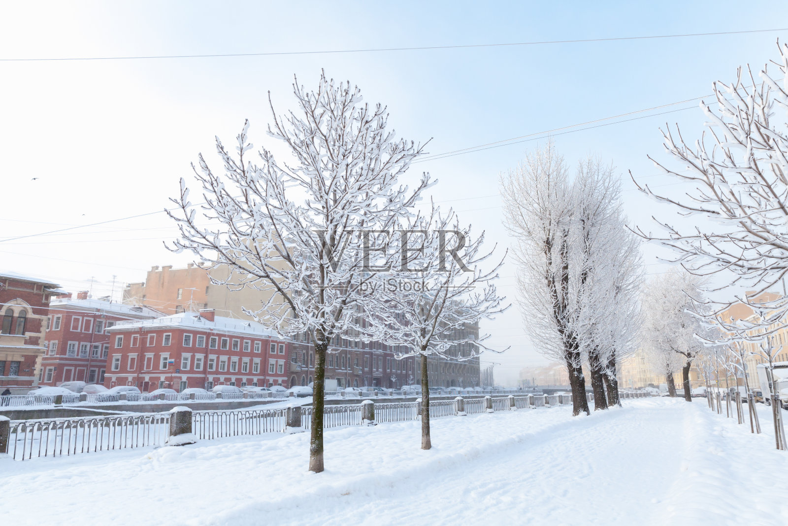 冬日里的格里博耶多夫运河堤岸。圣彼得堡的城市景观照片摄影图片