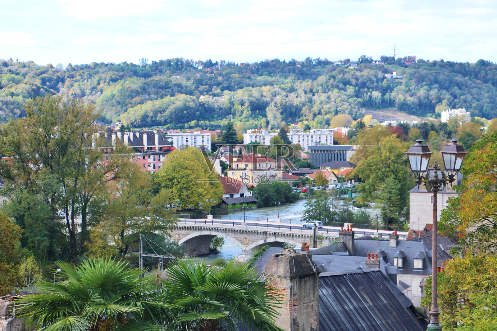 法国波城的城市景观照片摄影图片