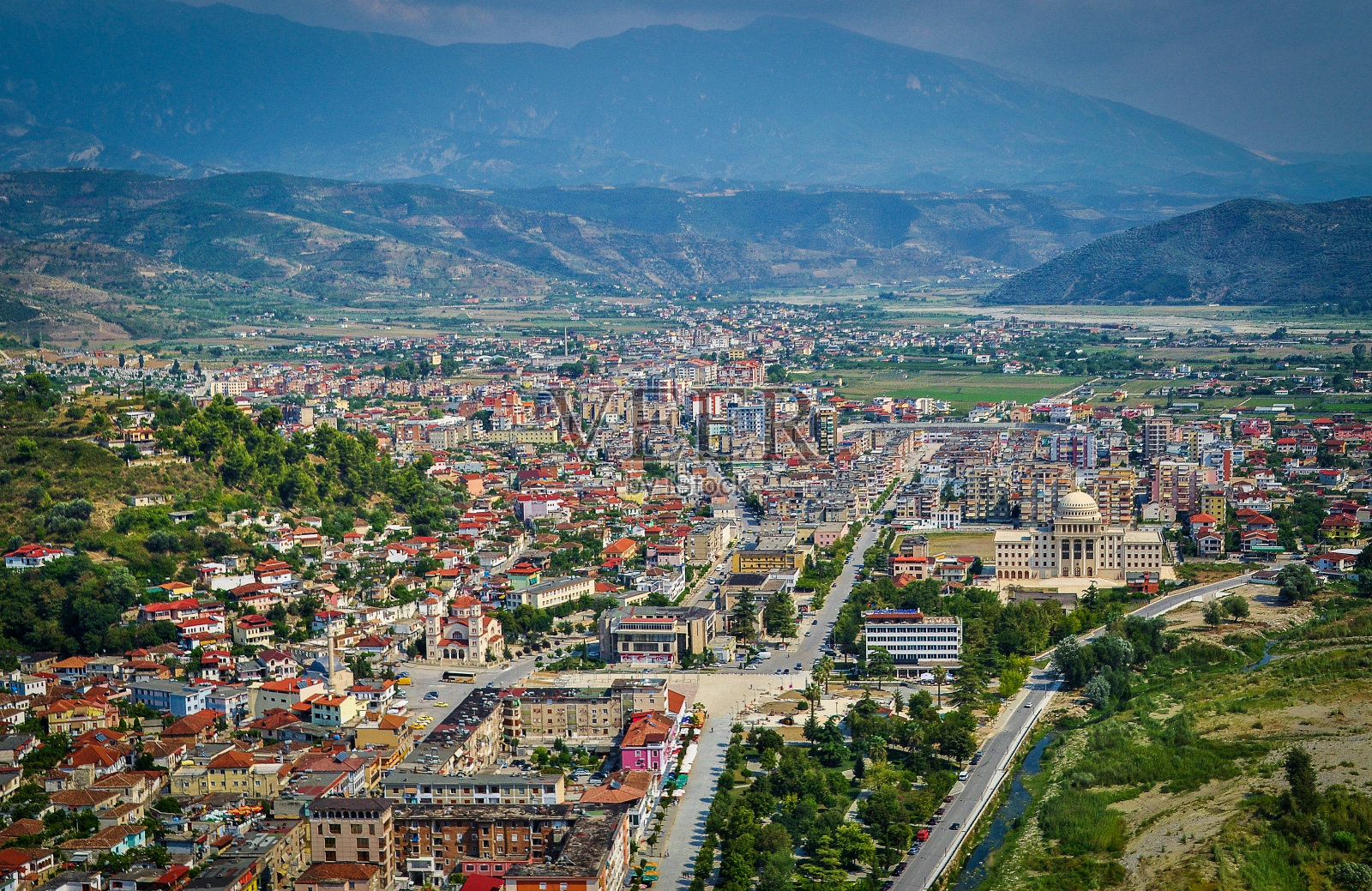 阿尔巴尼亚，贝拉特，从贝拉特城堡顶部俯瞰照片摄影图片
