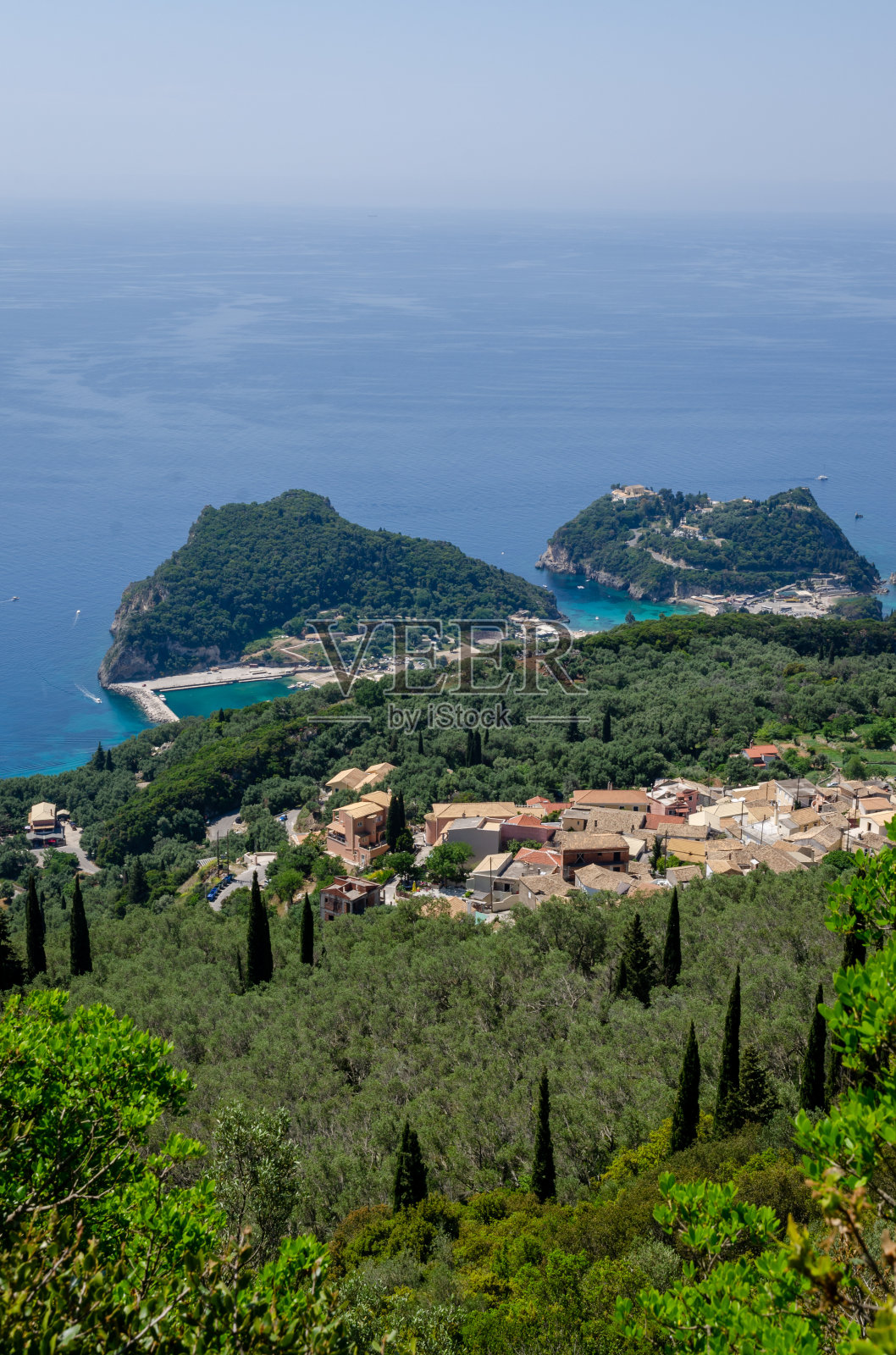 鸟瞰希腊科孚岛的古奥卡斯特里萨湾和海滩照片摄影图片