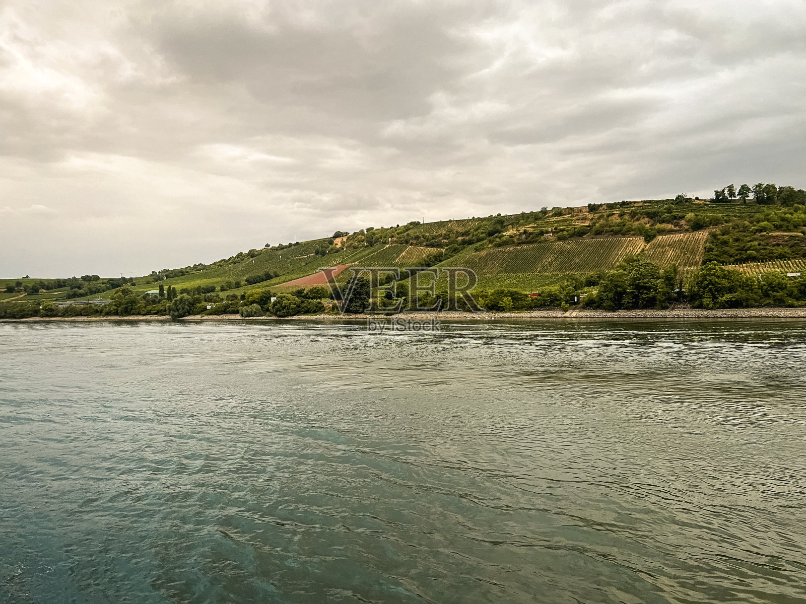 从莱茵河上俯瞰欧洲的美丽景色照片摄影图片