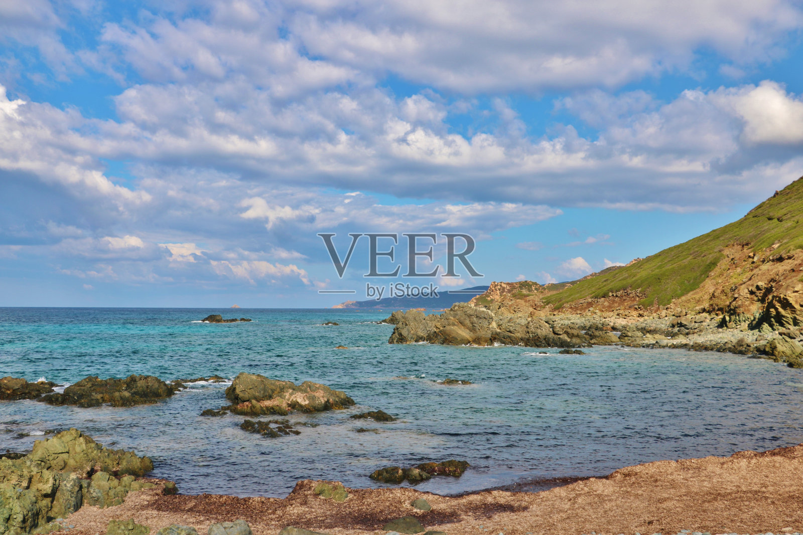 科西嘉岛靠近阿雅克肖的海岸线照片摄影图片