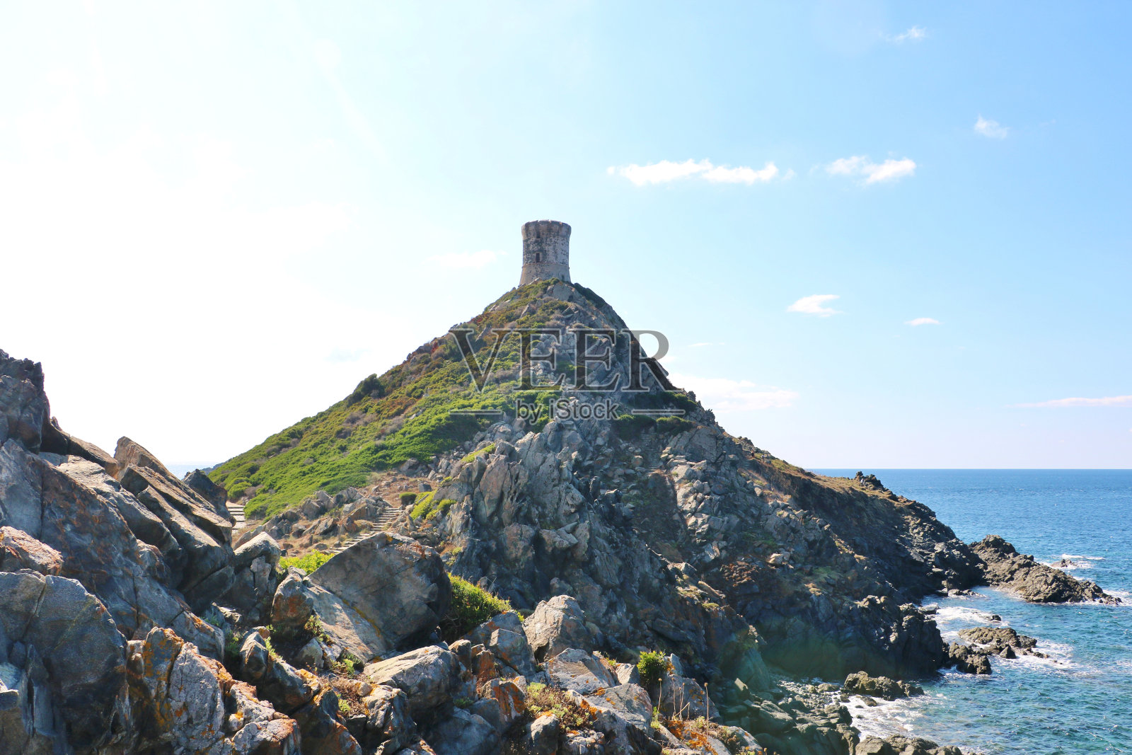 科西嘉岛靠近阿雅克肖的海岸线照片摄影图片