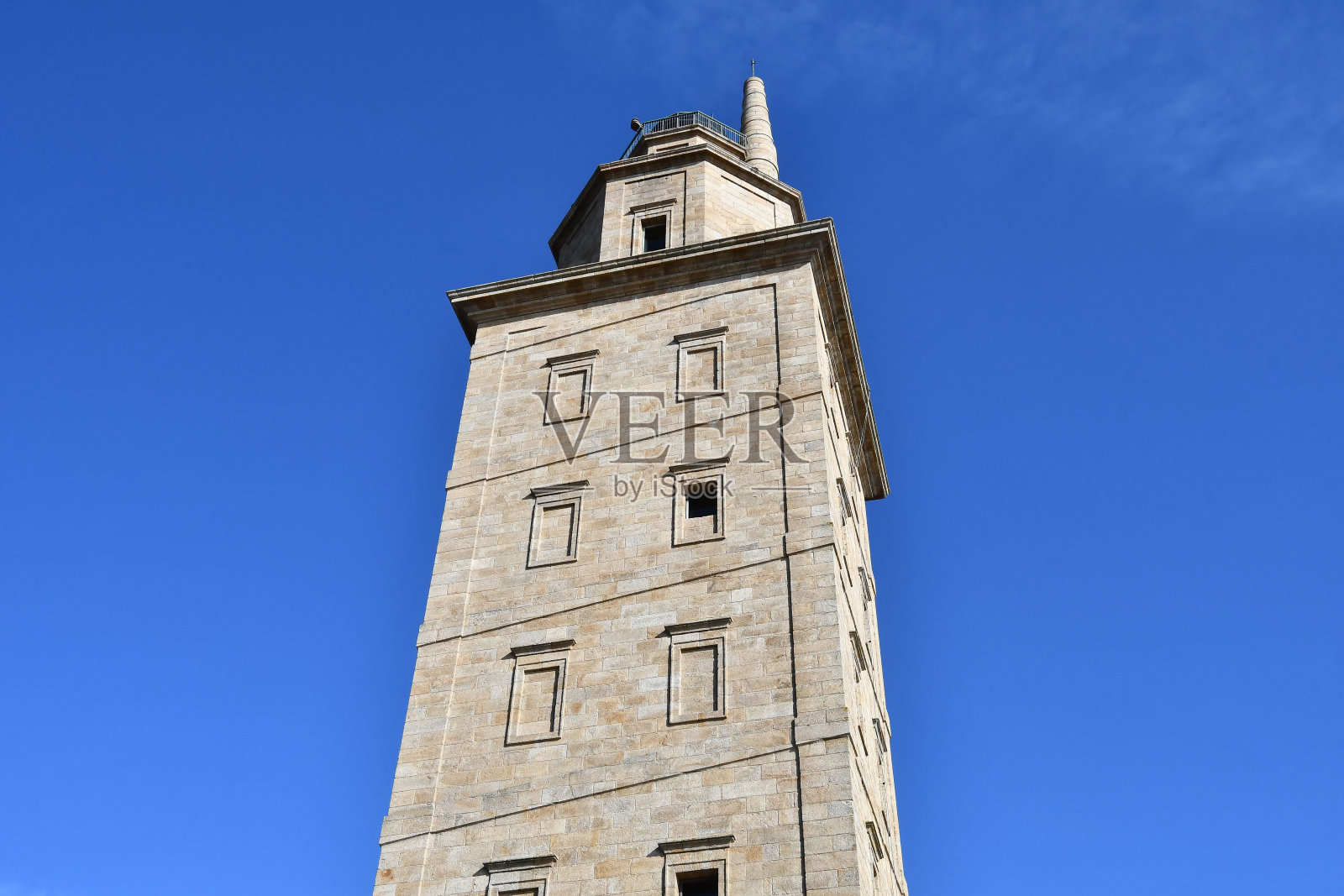 塔与时钟，照片为背景，在西班牙北部的卡鲁尼亚，加利西亚，西班牙，欧洲，塔的大力神灯塔照片摄影图片