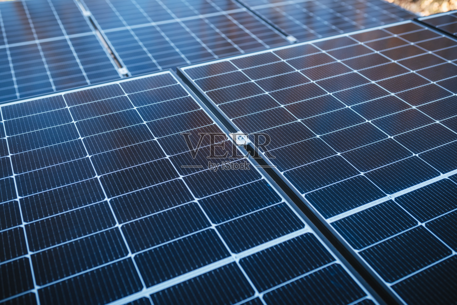 近距离观察太阳能电池板照片摄影图片
