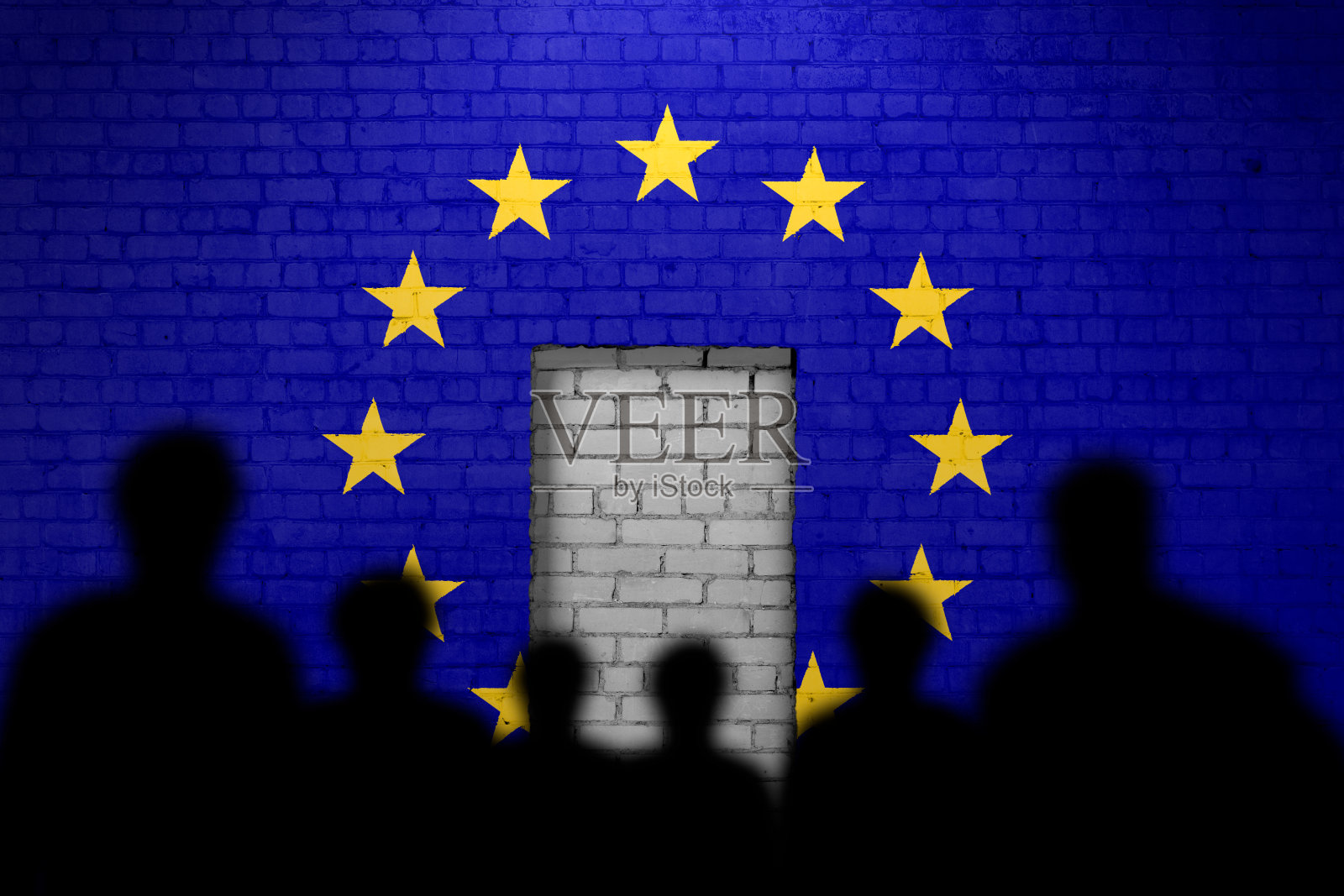 难民迁移到欧盟。非法移民的轮廓。欧盟移民政策。通往欧盟的大门照片摄影图片