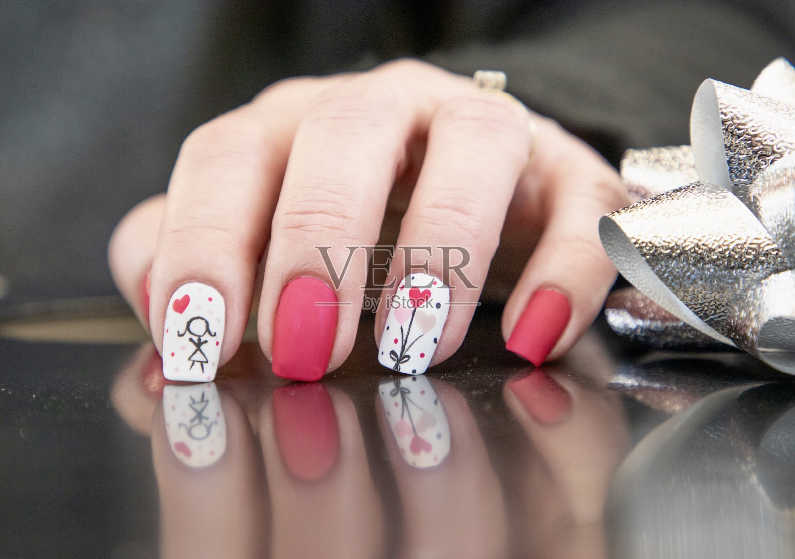 情人节和心形指甲艺术设计照片摄影图片