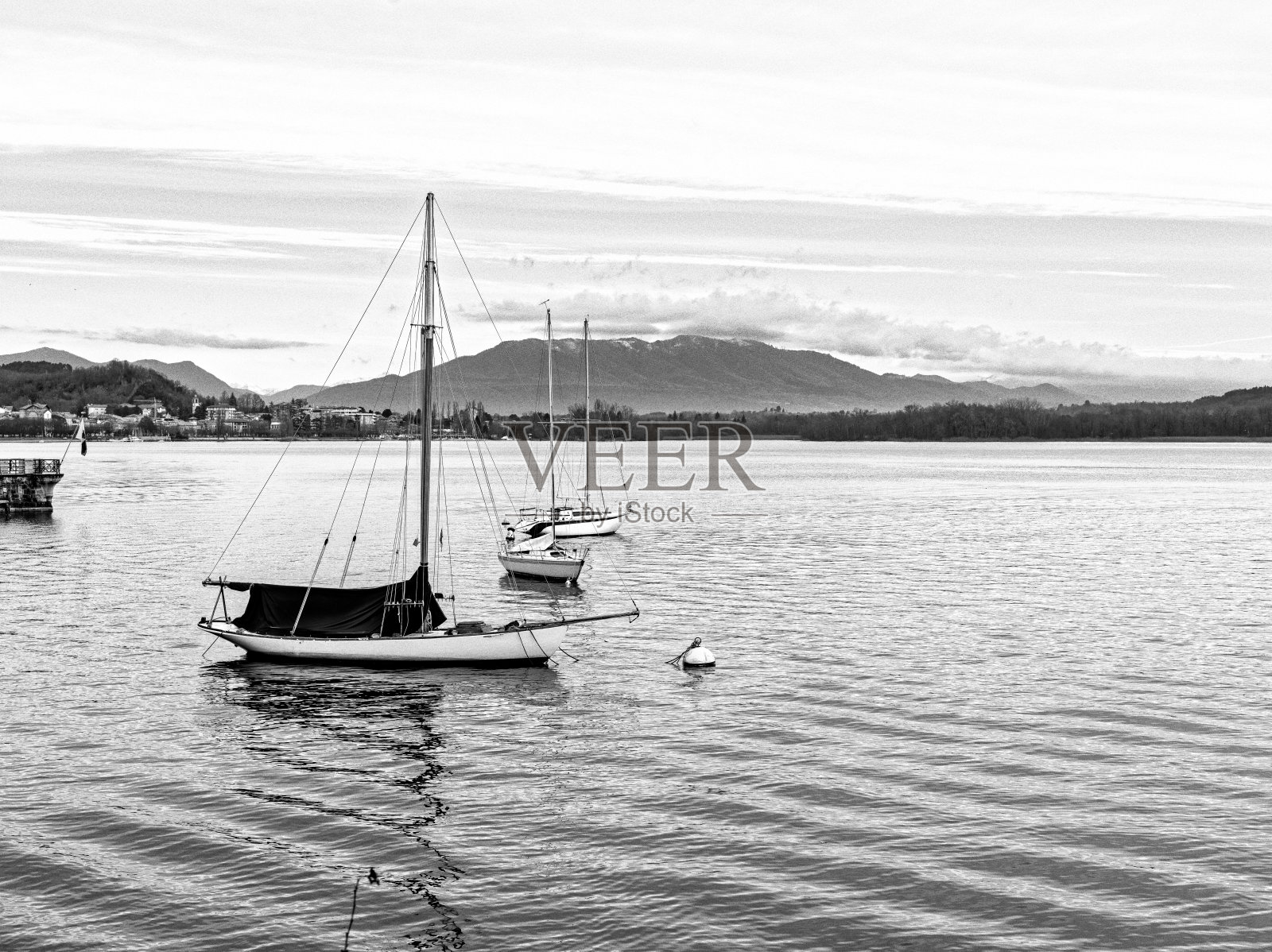 清晨的湖照片摄影图片