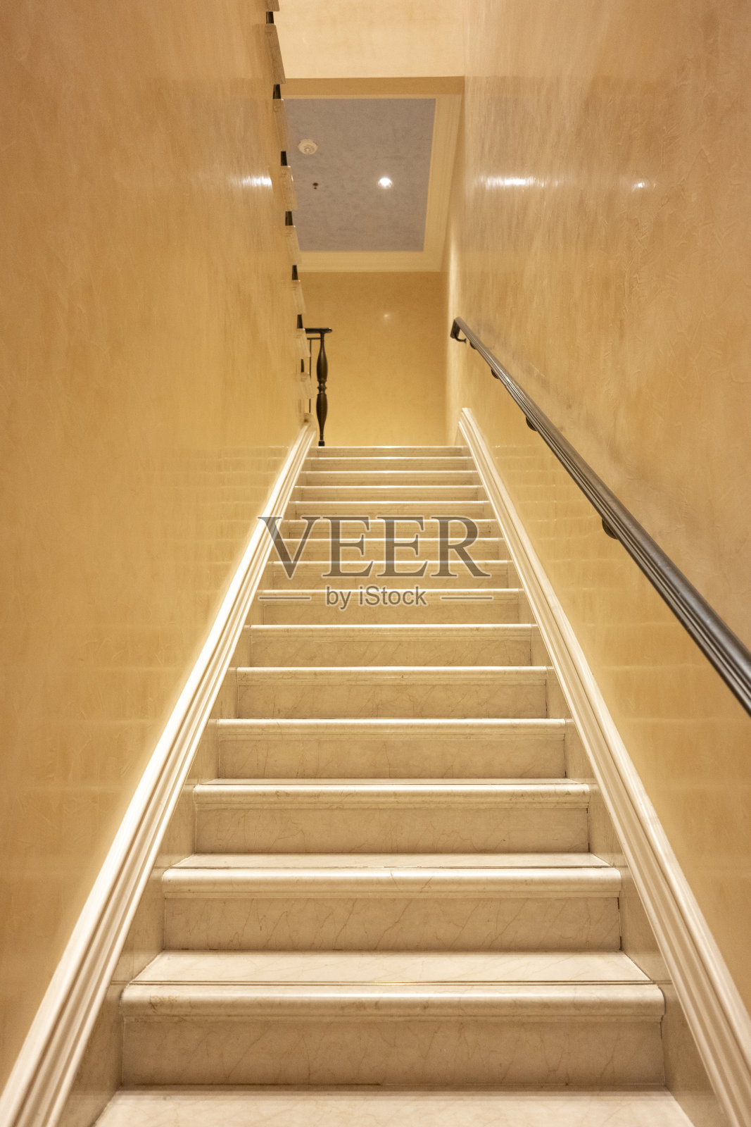 室内大理石楼梯照片摄影图片