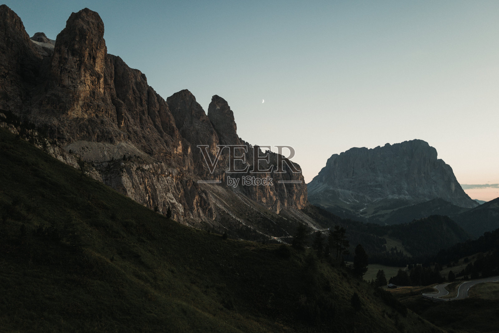 意大利白云石山脉雄伟的山景照片摄影图片