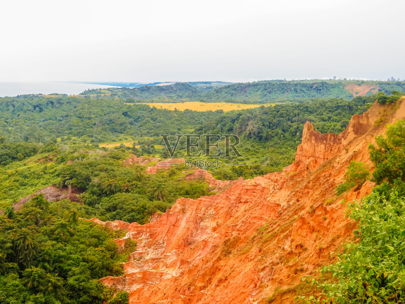 刚果共和国迪奥索的丘陵和森林照片摄影图片