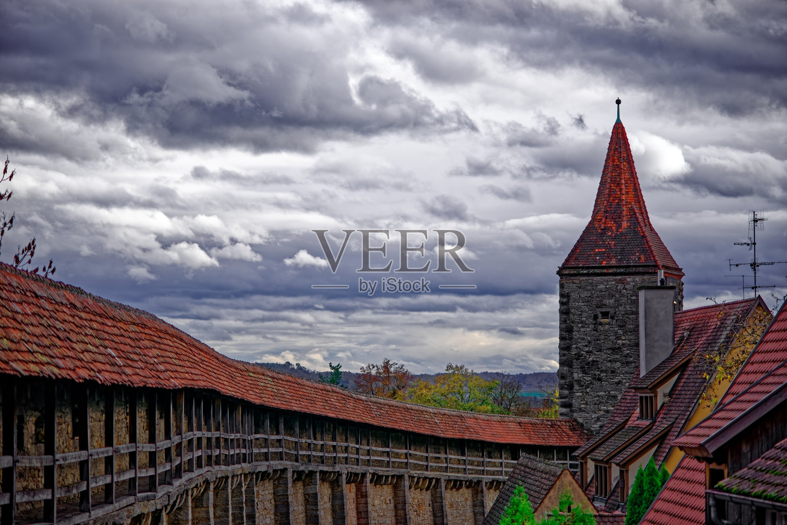 秋天的一天，在Rothenburg ob der Tauber照片摄影图片