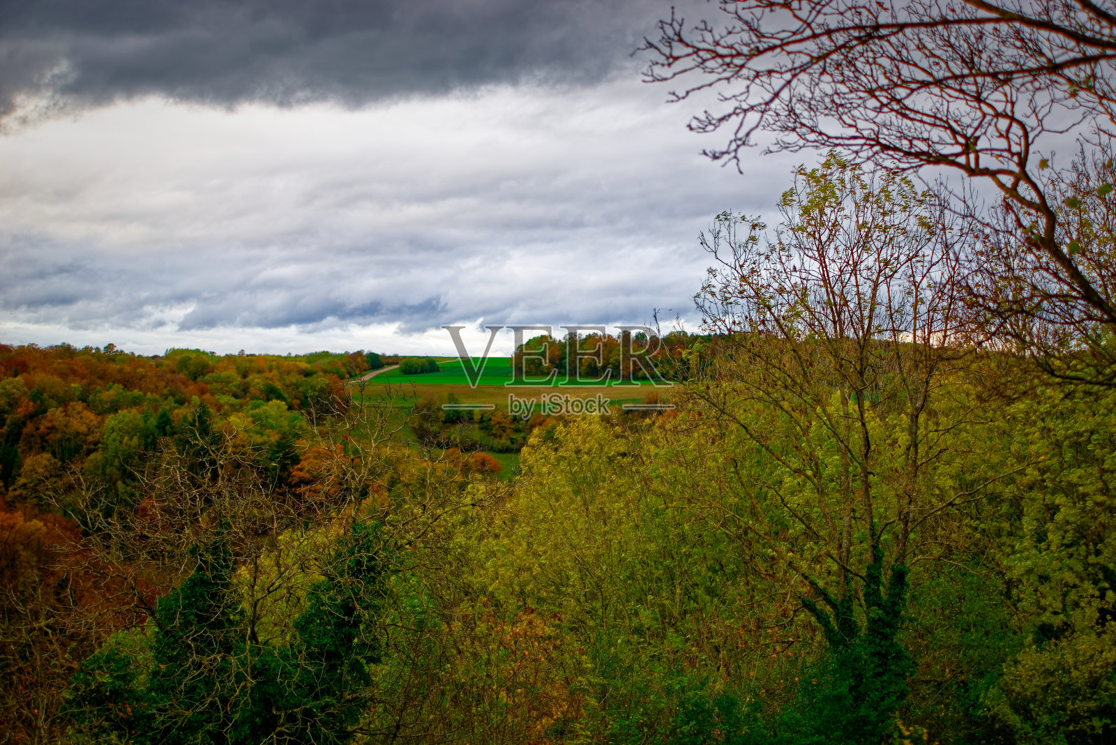秋天的一天，在Rothenburg ob der Tauber照片摄影图片