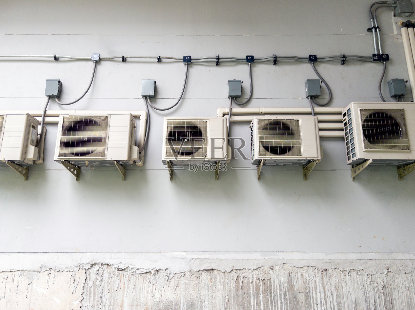 空调系统的压缩机组。照片摄影图片