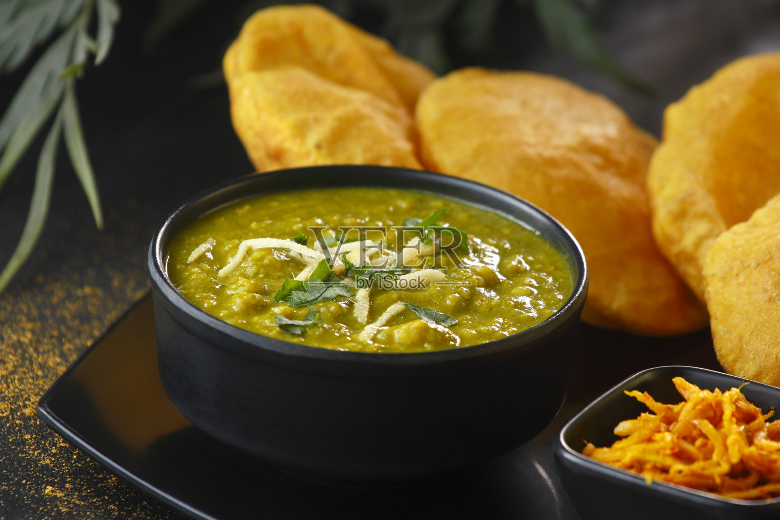 酸辣酱和马沙拉酱照片摄影图片