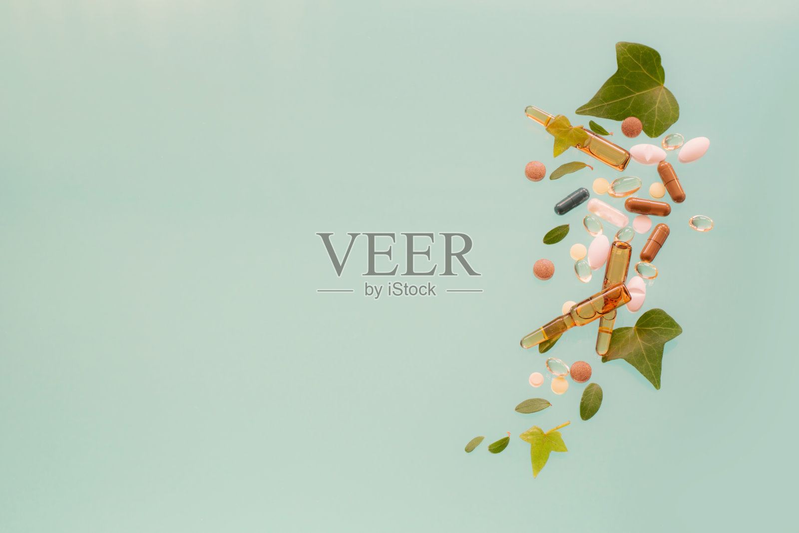 由天然成分制成的药物，绿色背景的叶子照片摄影图片