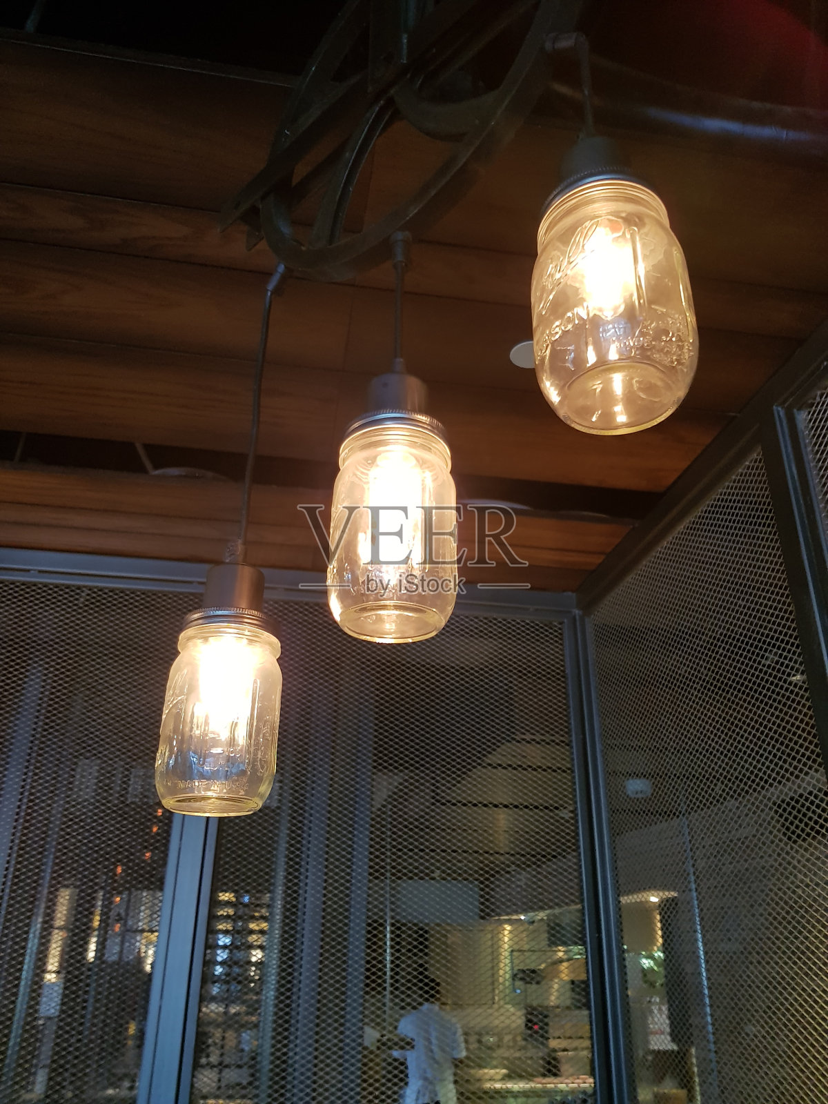 咖啡馆室内复古灯泡照片摄影图片