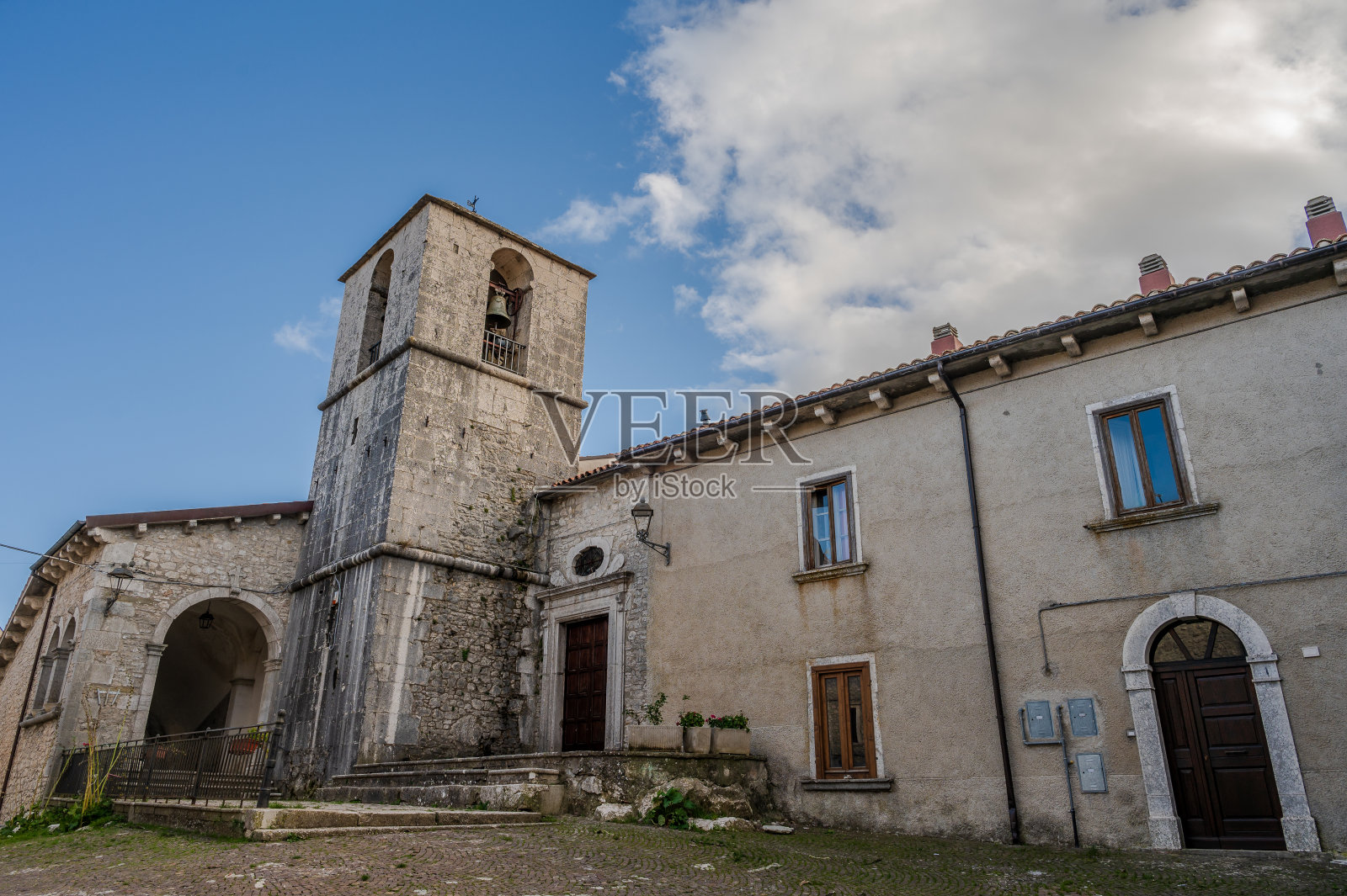Vastogirardi，以色列，莫利塞。圣尼古拉迪巴里教堂。视图照片摄影图片