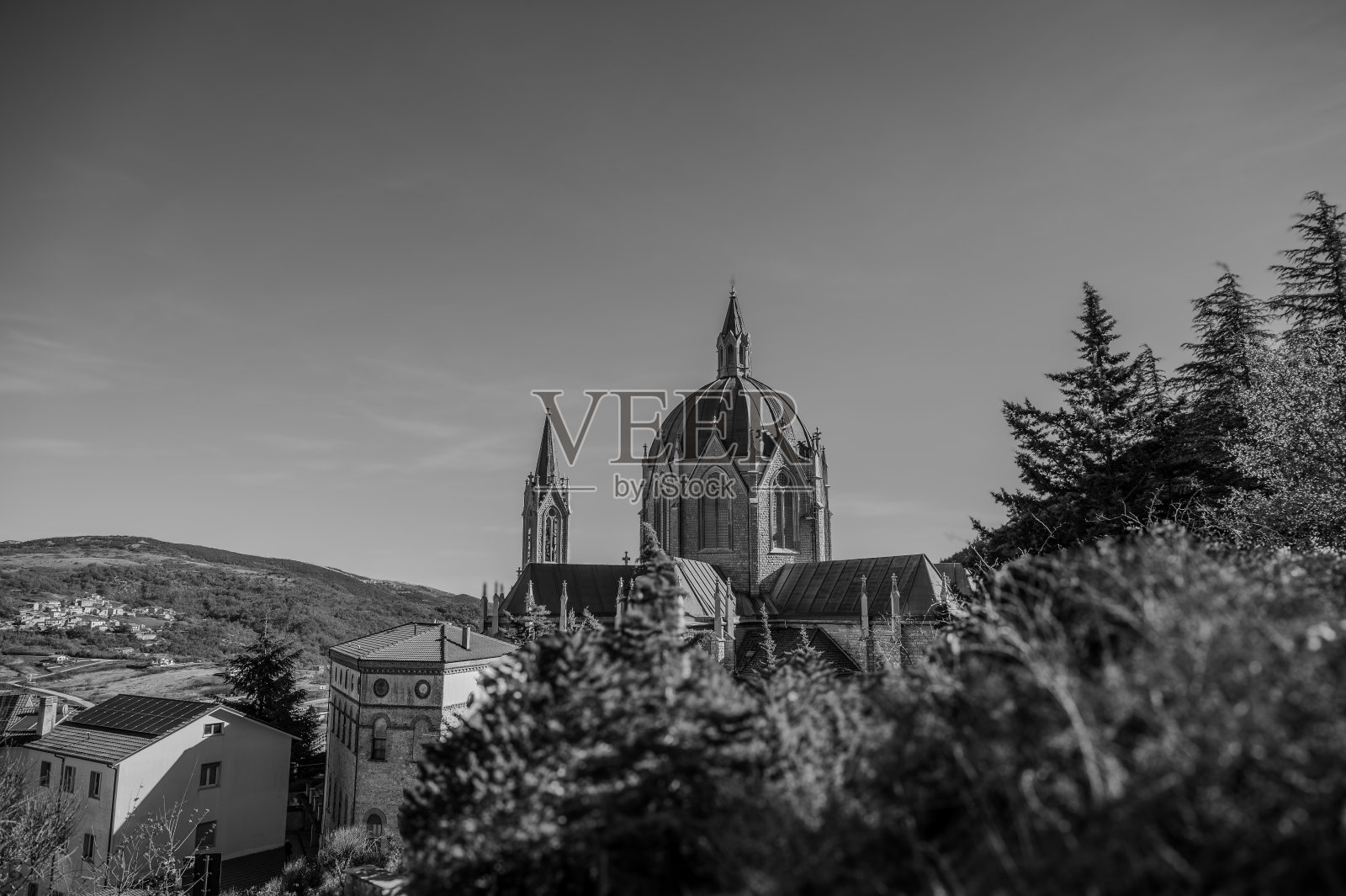 Castelpetroso, Isernia, Molise。阿多罗拉塔圣母的圣所。照片摄影图片