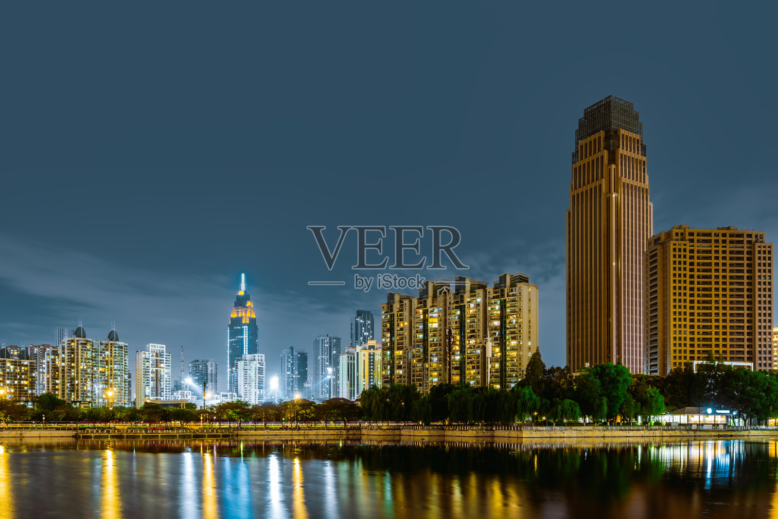 武汉金融区夜景照片摄影图片