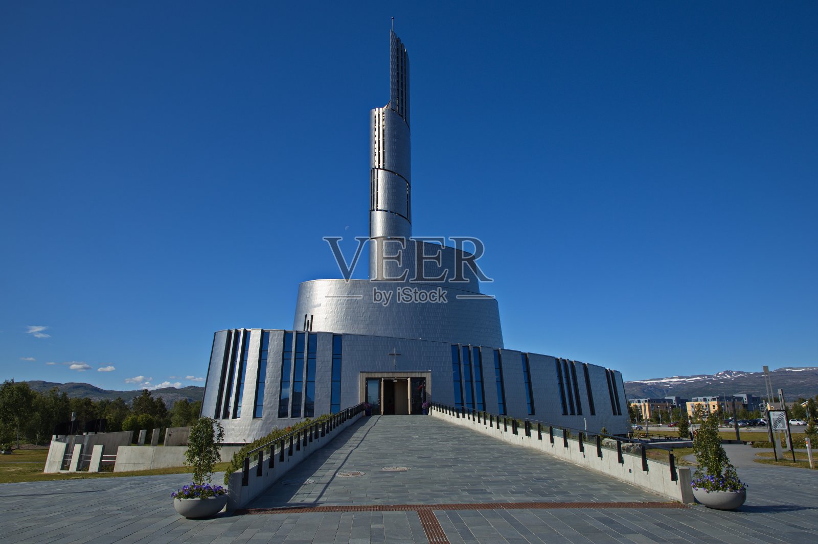 北极光大教堂位于欧洲挪威芬马克郡特罗姆斯的阿尔塔照片摄影图片