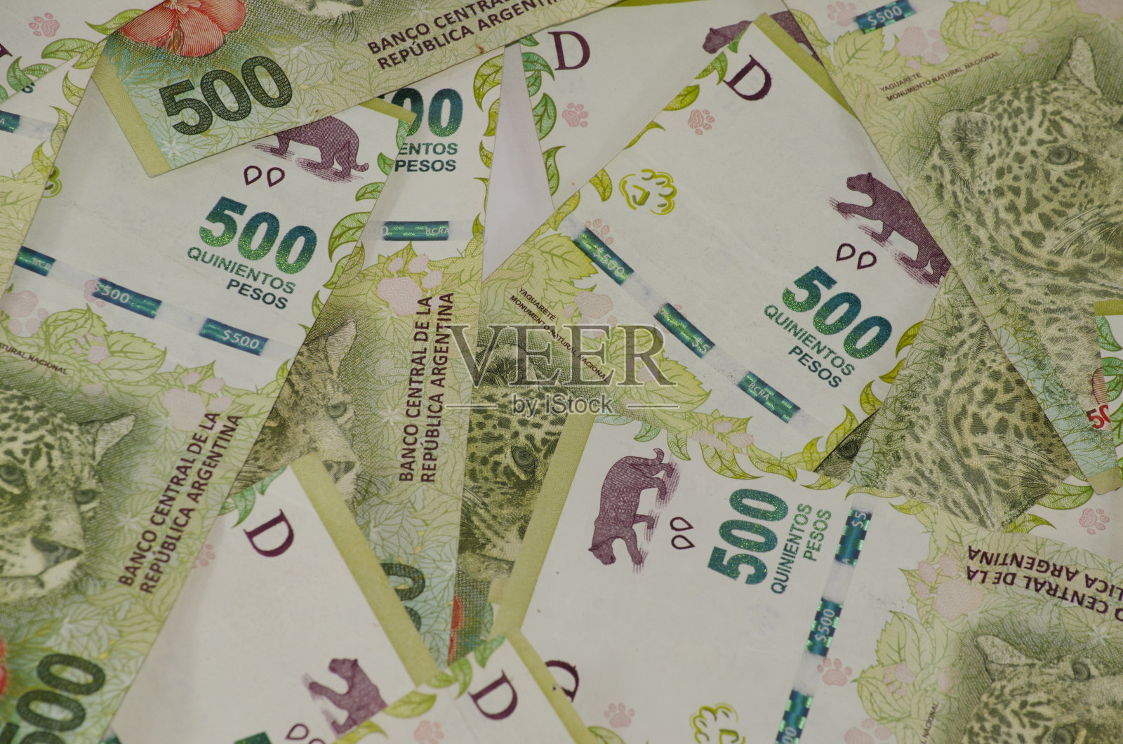 从上方近距离观察500比索纸币照片摄影图片