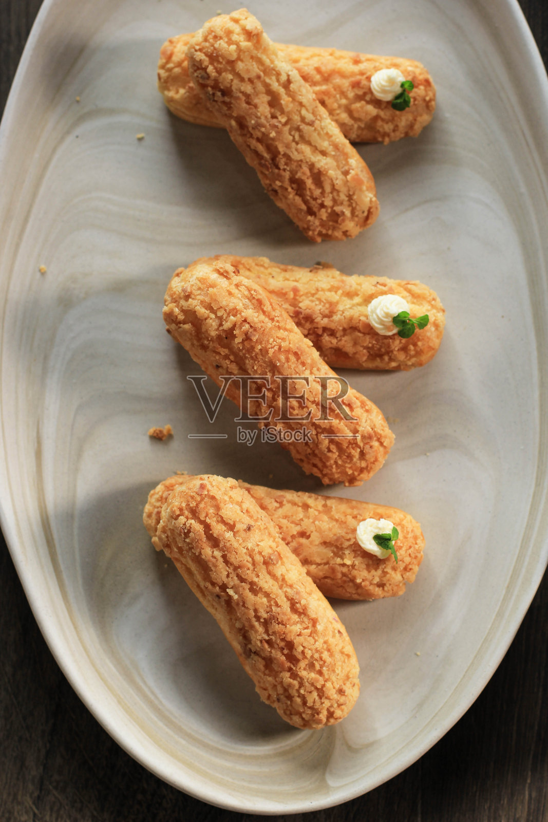 老虎泡芙，克拉奎林泡芙照片摄影图片