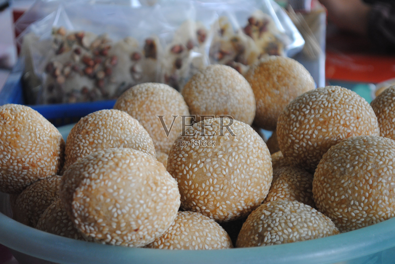 印尼人最爱的Onde-Onde小吃。照片摄影图片