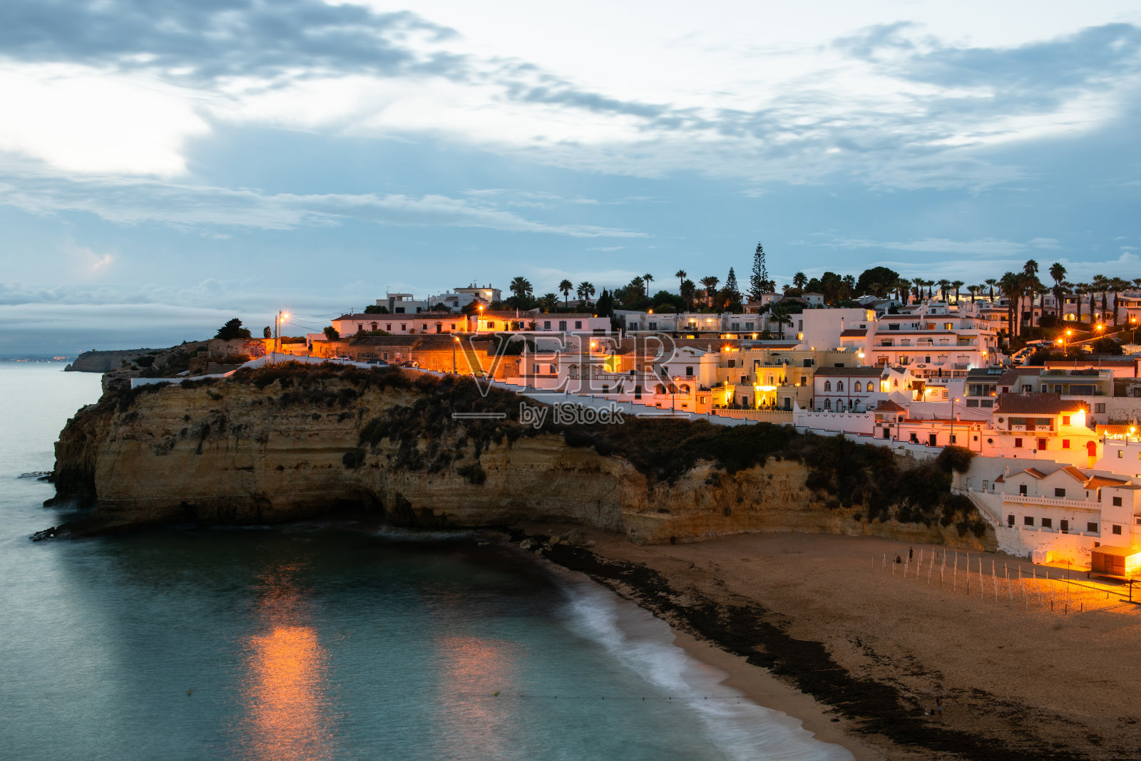 美丽的Carvoeiro渔村和旅游景点在阿尔加维，大西洋海岸，葡萄牙照片摄影图片