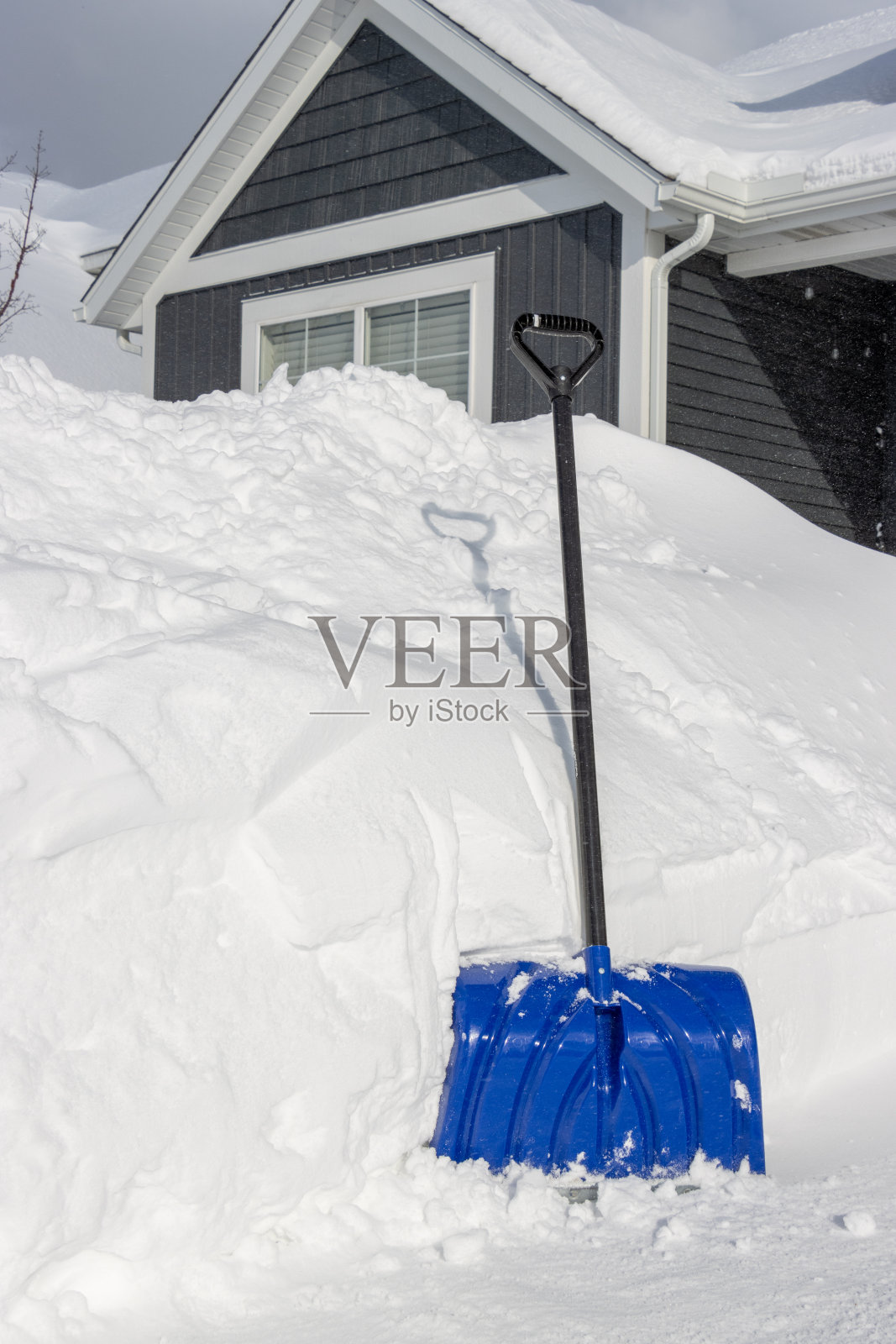 蓝色雪铲照片摄影图片