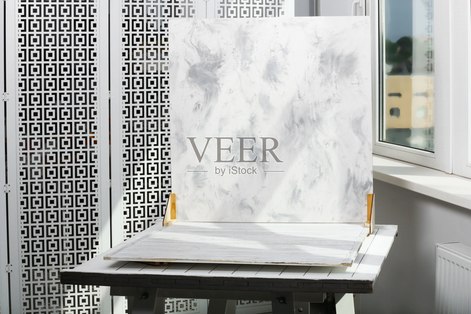 双面背景在桌子上的照相馆照片摄影图片