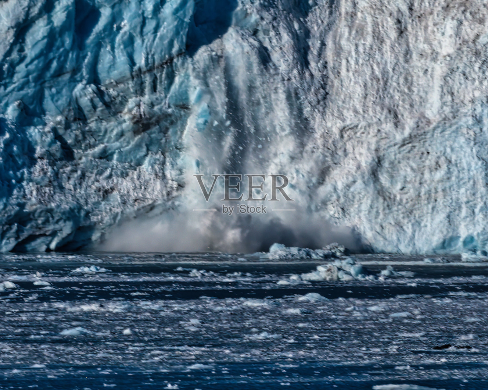 冰冷的飞溅照片摄影图片