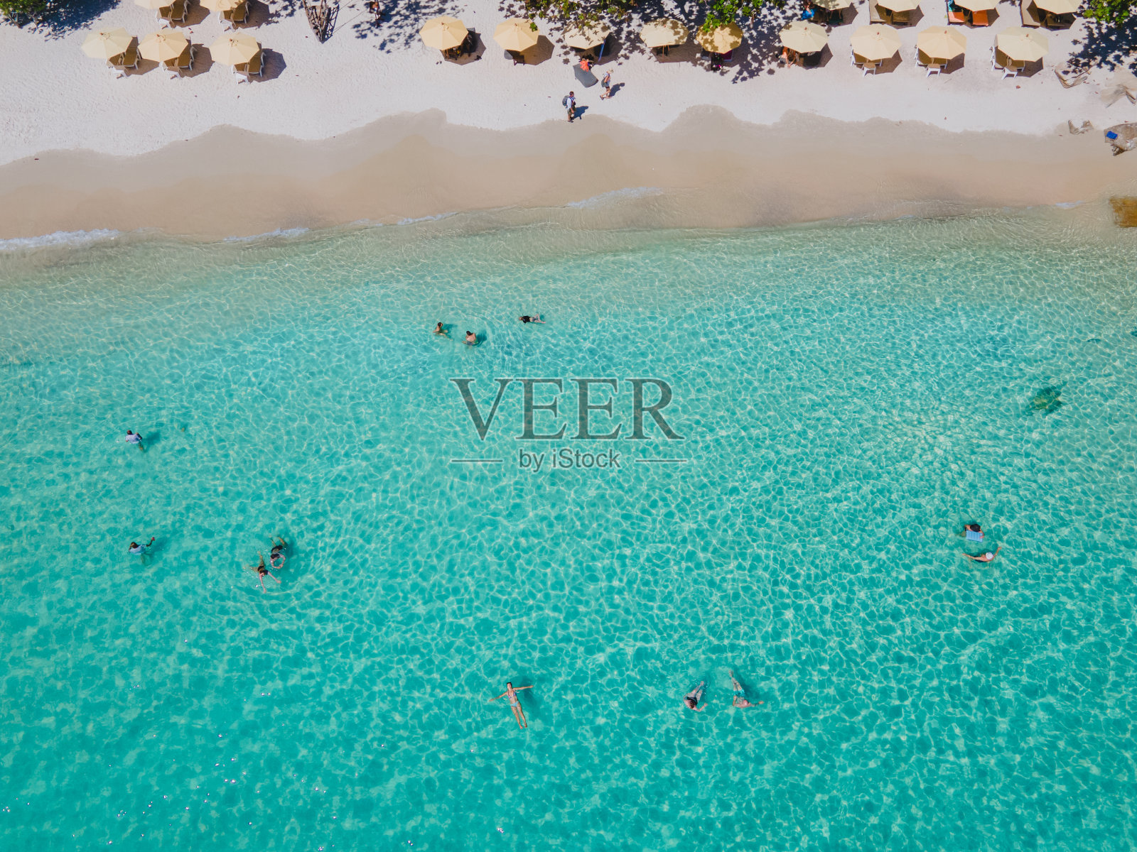 泰国萨美岛，无人机从泰国萨美岛上空俯瞰照片摄影图片