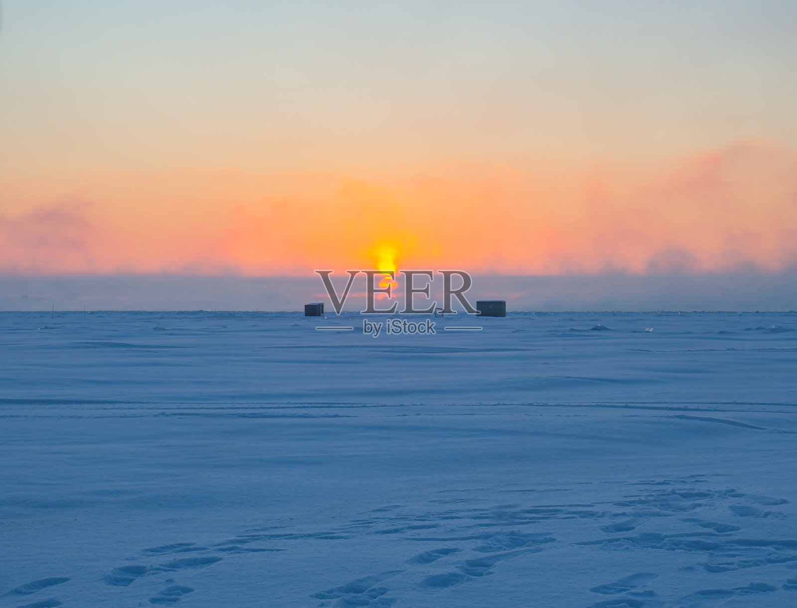 河上日落的景色照片摄影图片