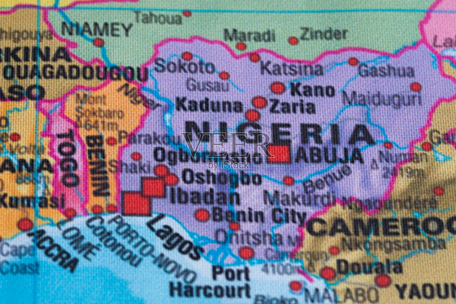 尼日利亚在地理地球上的地图视图。照片摄影图片