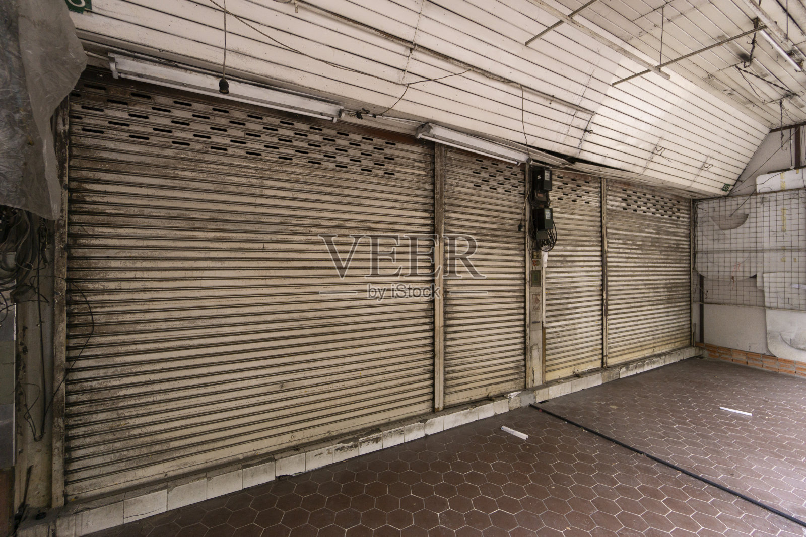 快速组装的金属覆层现代预制建筑照片摄影图片