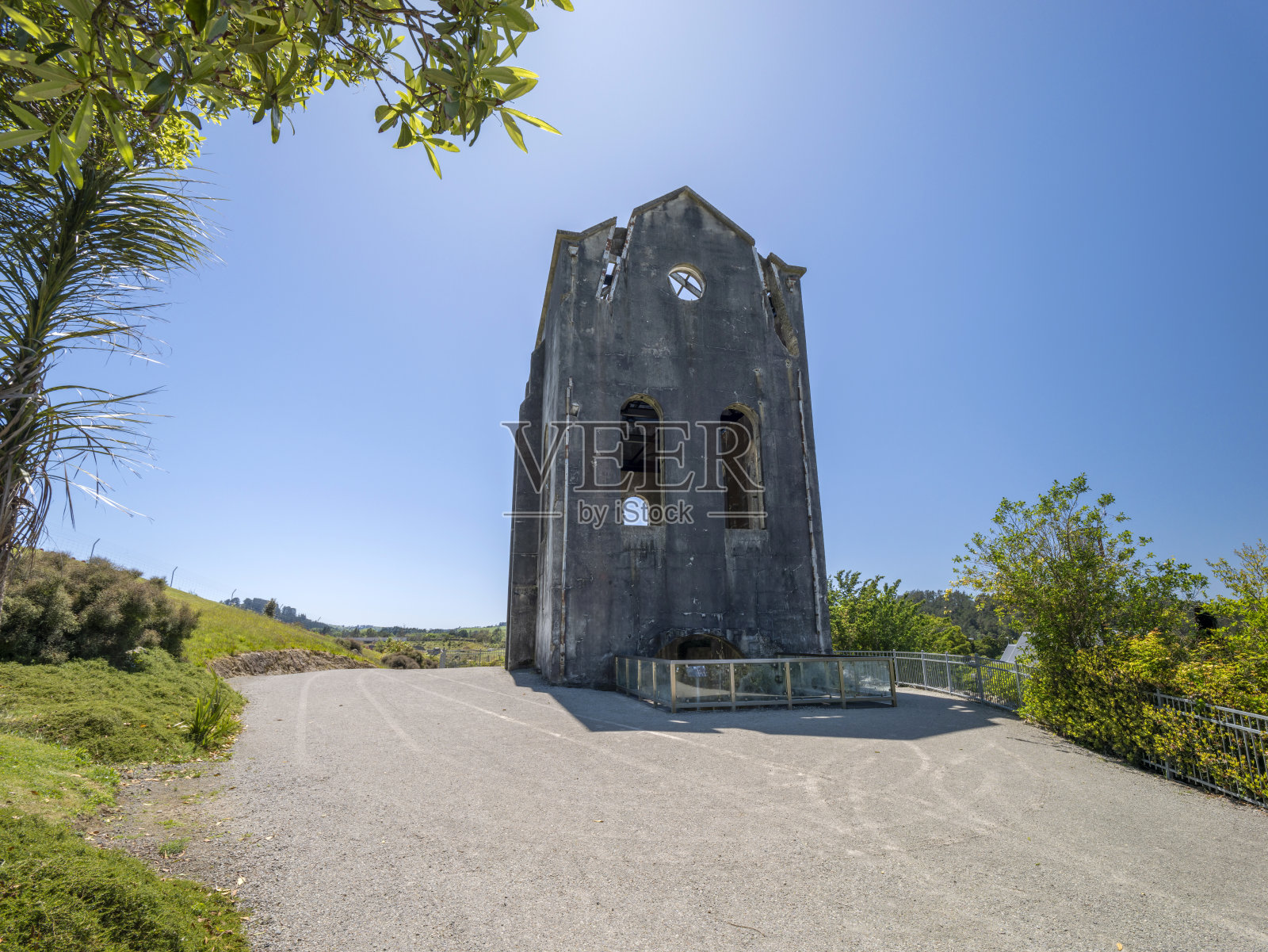 新西兰怀希附近历史悠久的矿井泵房照片摄影图片