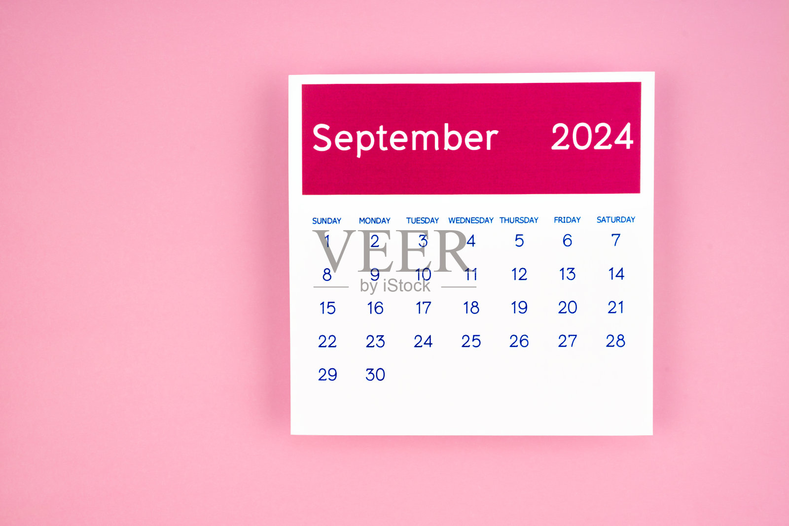 日历页2024年9月粉红色背景。照片摄影图片
