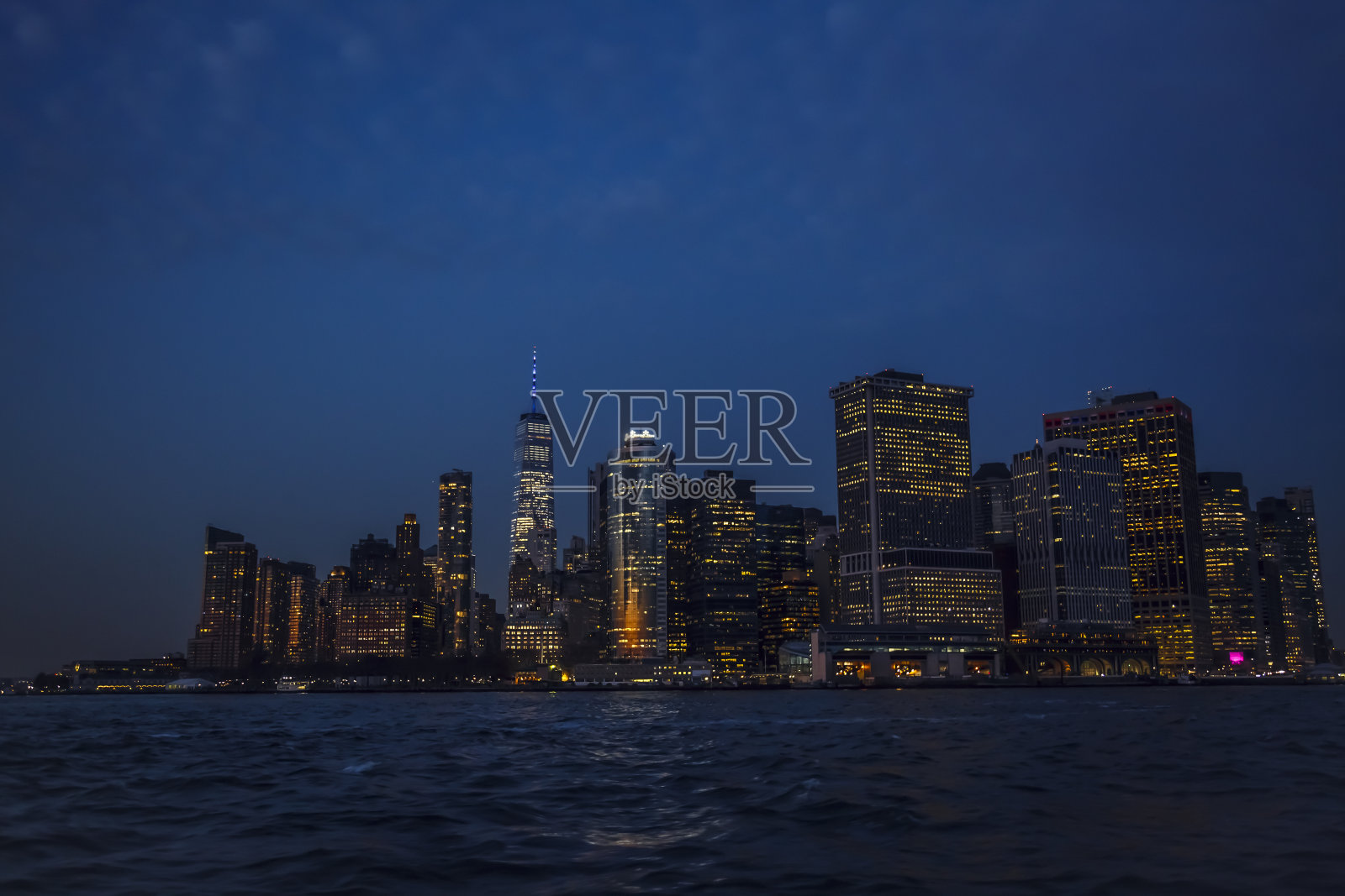 晚上从哈德逊湾到曼哈顿照片摄影图片