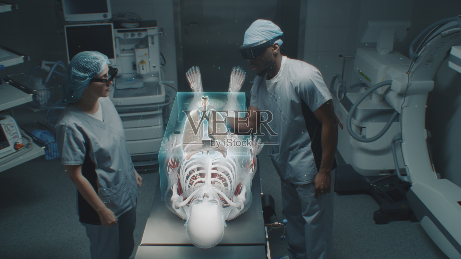 不同的外科医生在AR耳机中进行人工智能辅助手术照片摄影图片