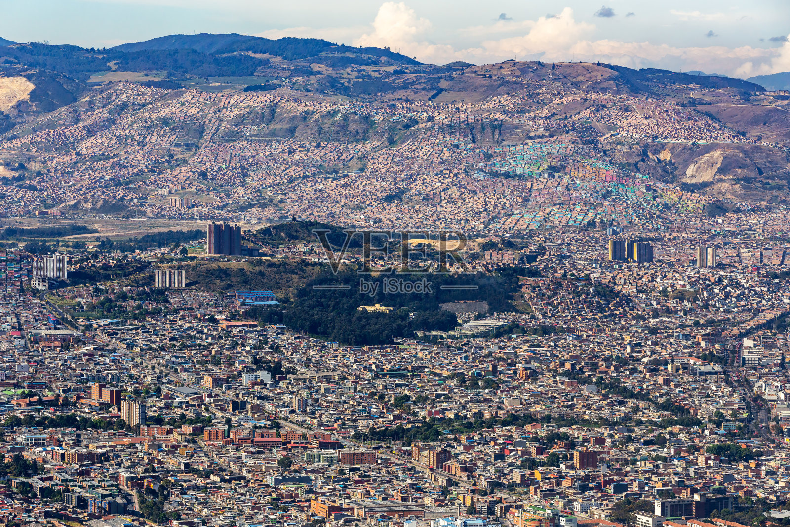 波哥大的城市景观，哥伦比亚首都，也是世界上最大的城市之一。照片摄影图片
