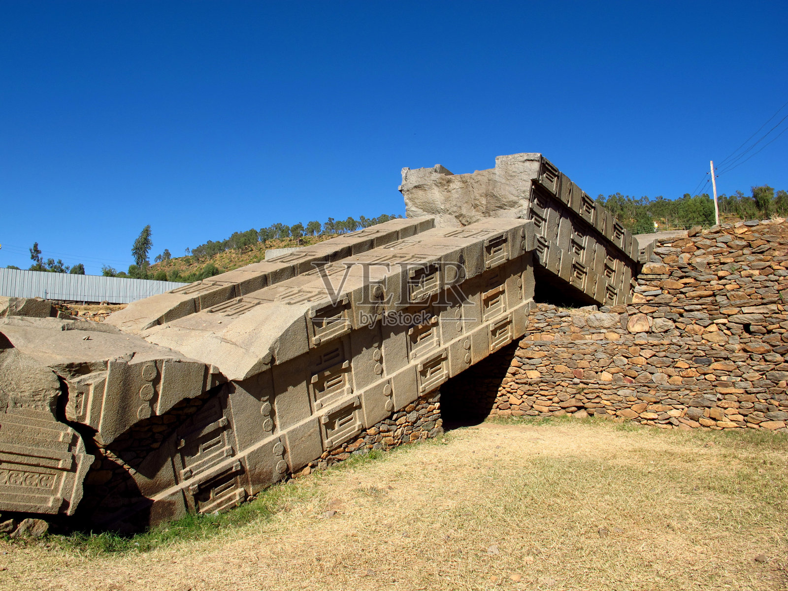 埃塞俄比亚阿克苏姆市的古代方尖碑照片摄影图片