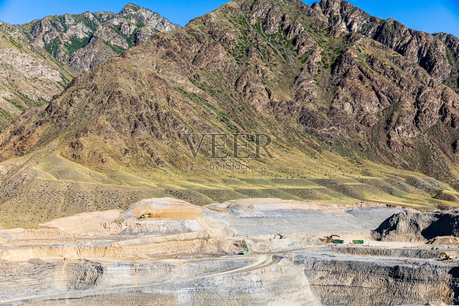 杜库公路沿线的山脉照片摄影图片