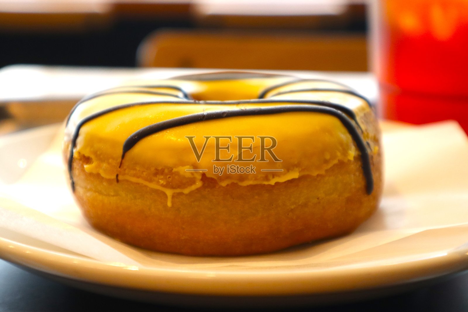 香蕉味甜甜圈照片摄影图片