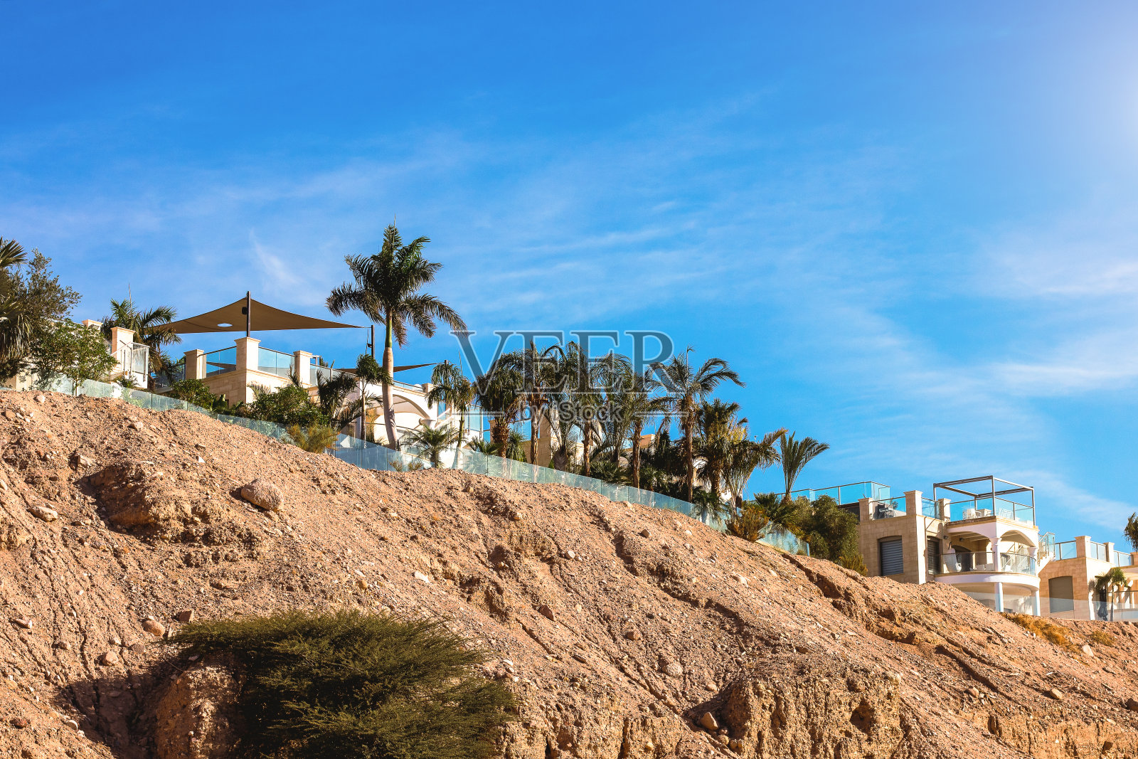 旅游目的地沙漠地标乡村聚落在沙石山上天气晴朗的夏季度假季节照片摄影图片