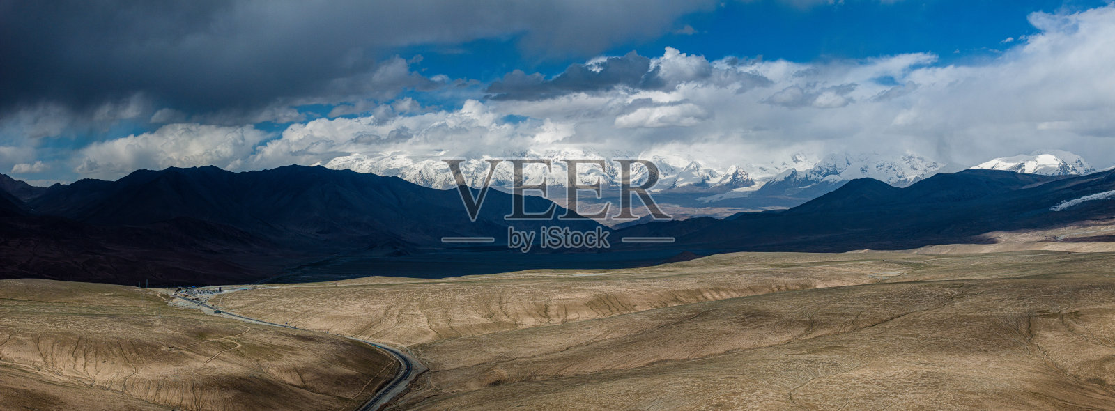 帕米尔高原的雪山和冰川照片摄影图片