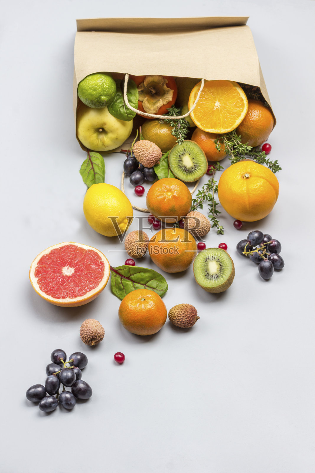 纸袋装水果照片摄影图片