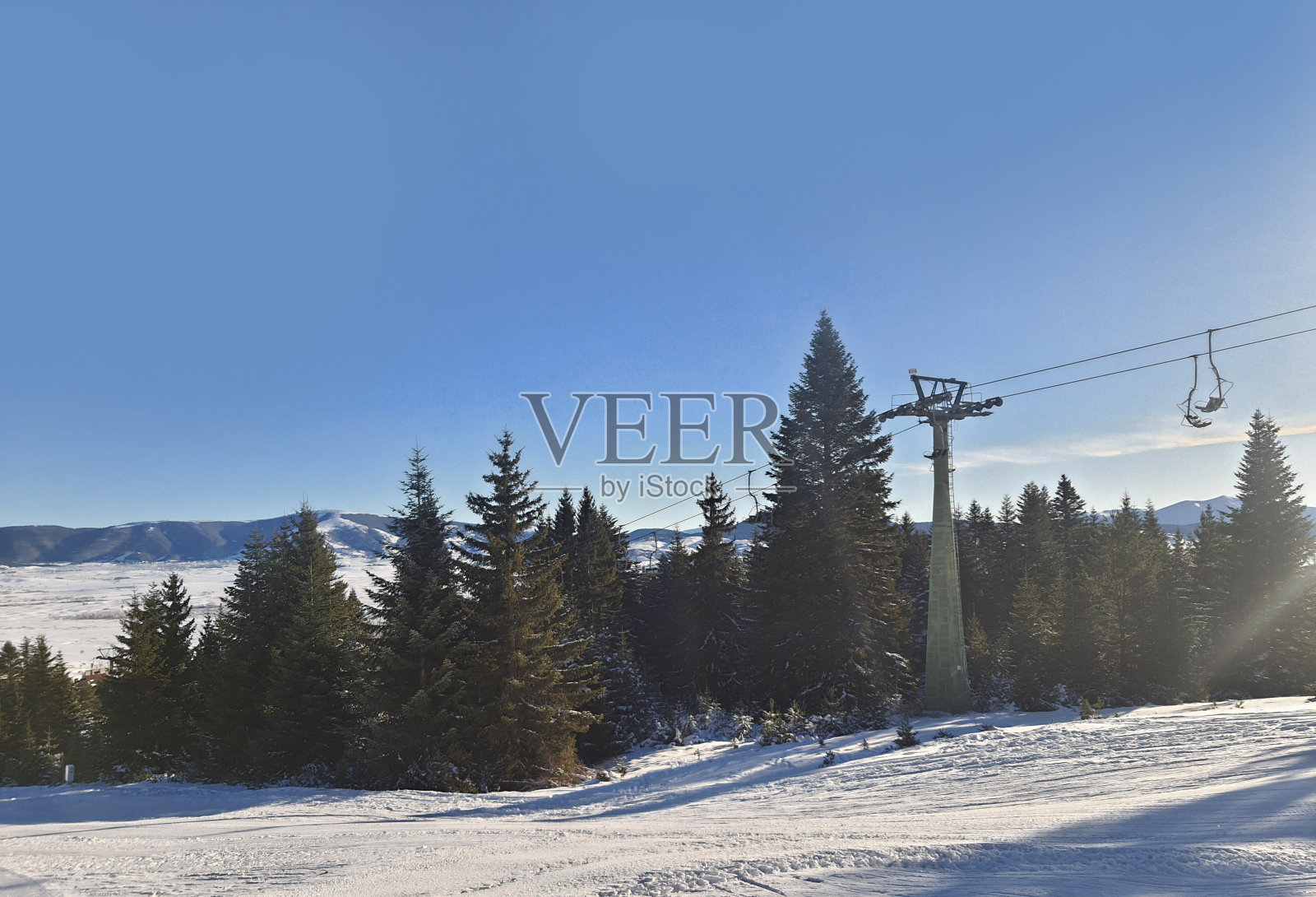 滑雪胜地的旧缆车照片摄影图片